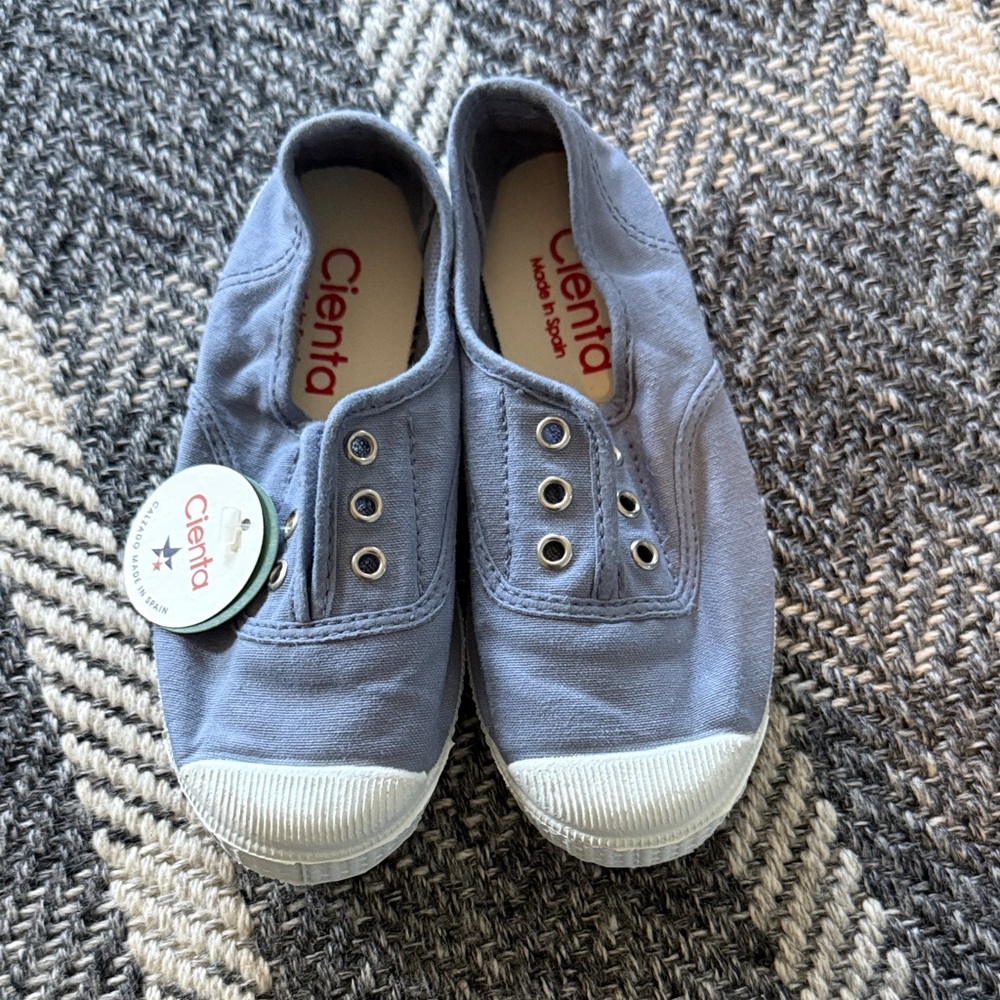 Cienta Kids Slip-On Canvas Sneakers in Dusty Blue and White Sz 29